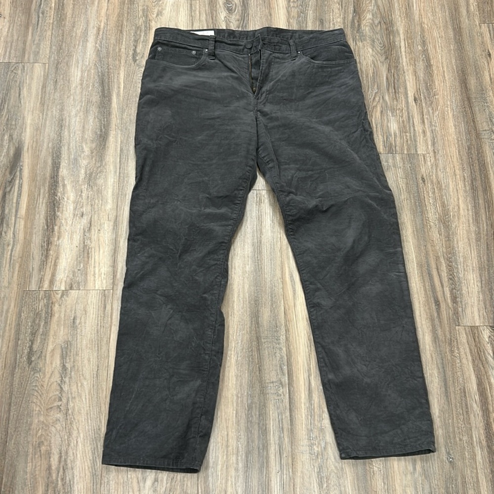 Gap cords. Straight fit. 36x32. Barely worn.